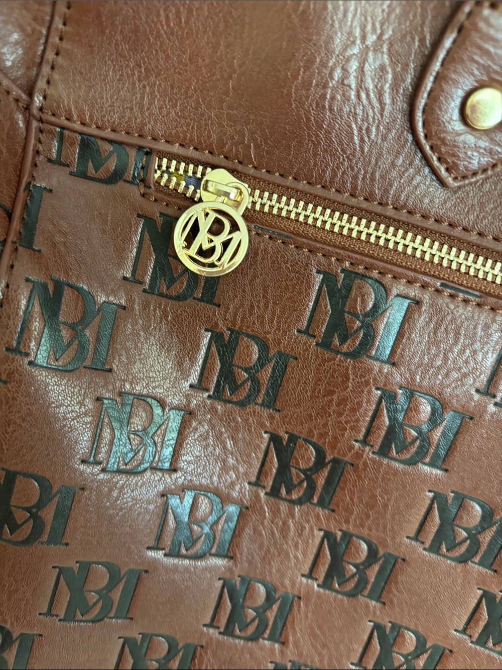 Badgley Mischka Chestnut Brown Logo Weekender/Travel Tote Bag with Gold Hardware - Picture 5 of 12